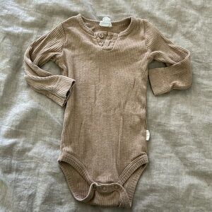 Jamie Kay organic cotton blend modal ribbed bodysuit. Unisex. 1y